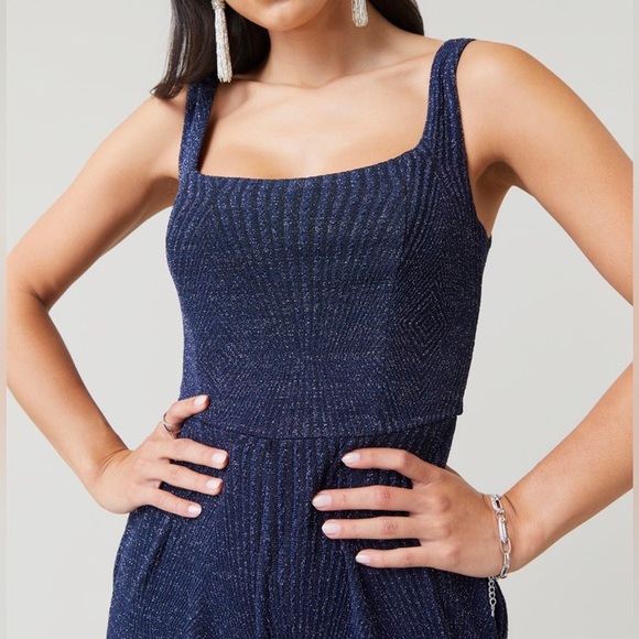 NWOT Francesca’s Audrey Park Elena Square Neck Glitter Knit Jumpsuit in M - Picture 3 of 8